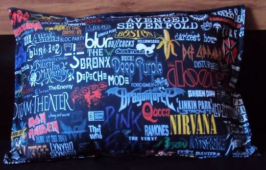 Fronhas estampadas Bandas de rock, games, engraçadas etc.